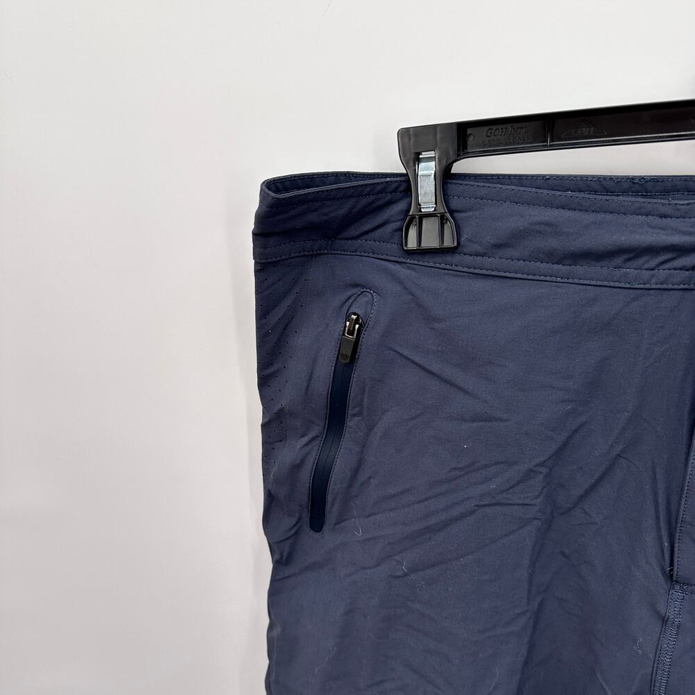 MACK WELDON Blue Stretch Hybrid Vented Drawstring Shorts // M - Picture 2 of 9